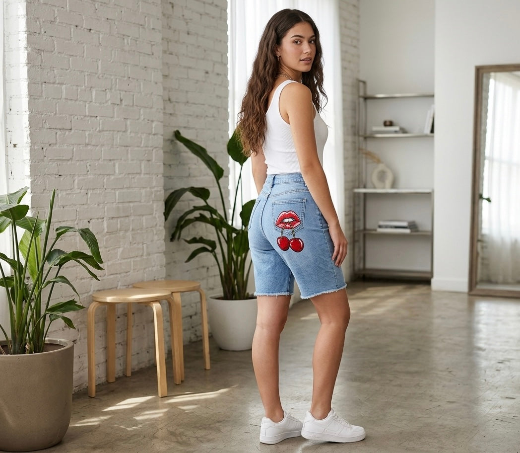 Bermuda in Denim High-Waist con Orlo a Taglio Vivo