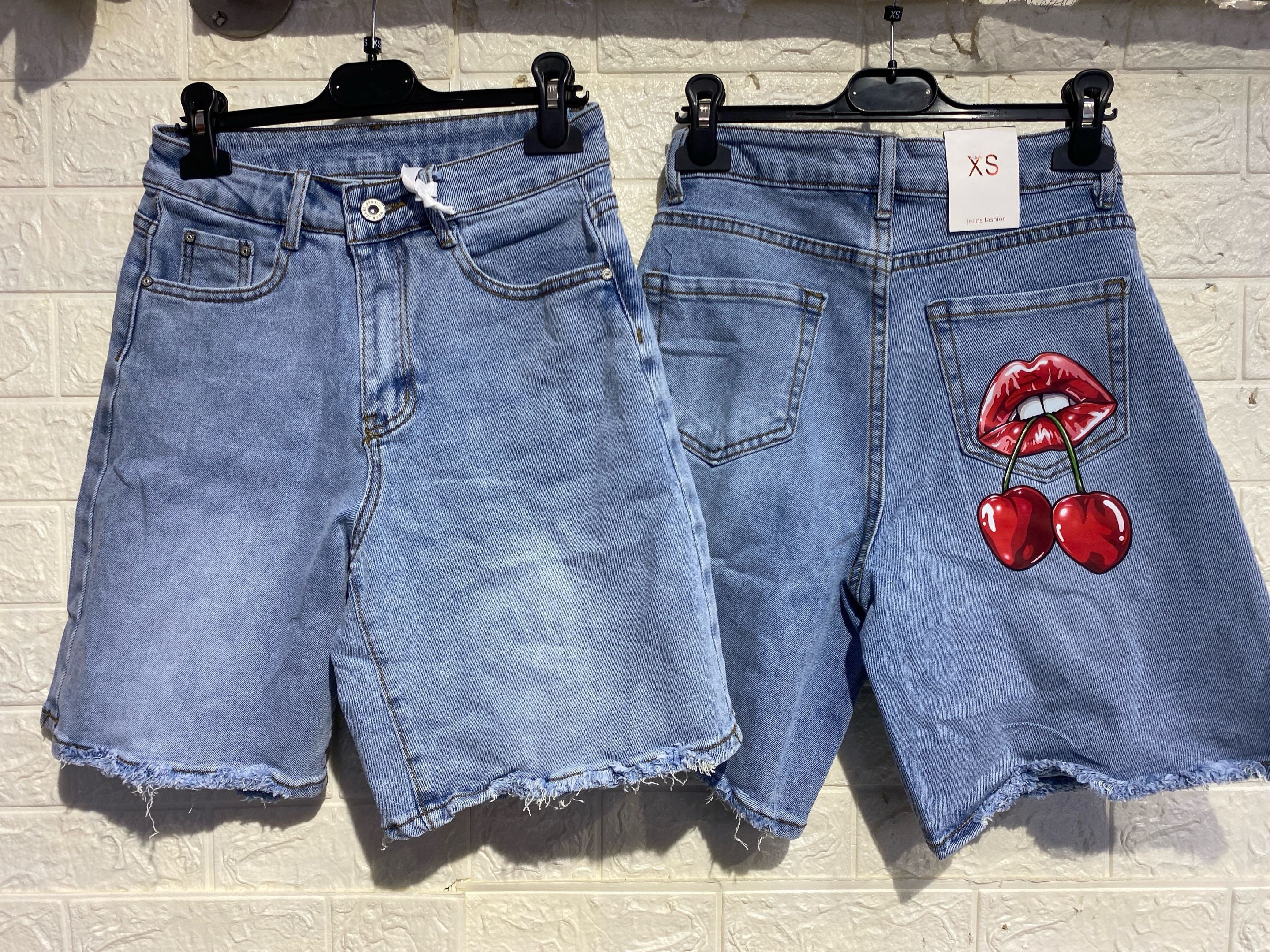 Bermuda in Denim High-Waist con Orlo a Taglio Vivo
