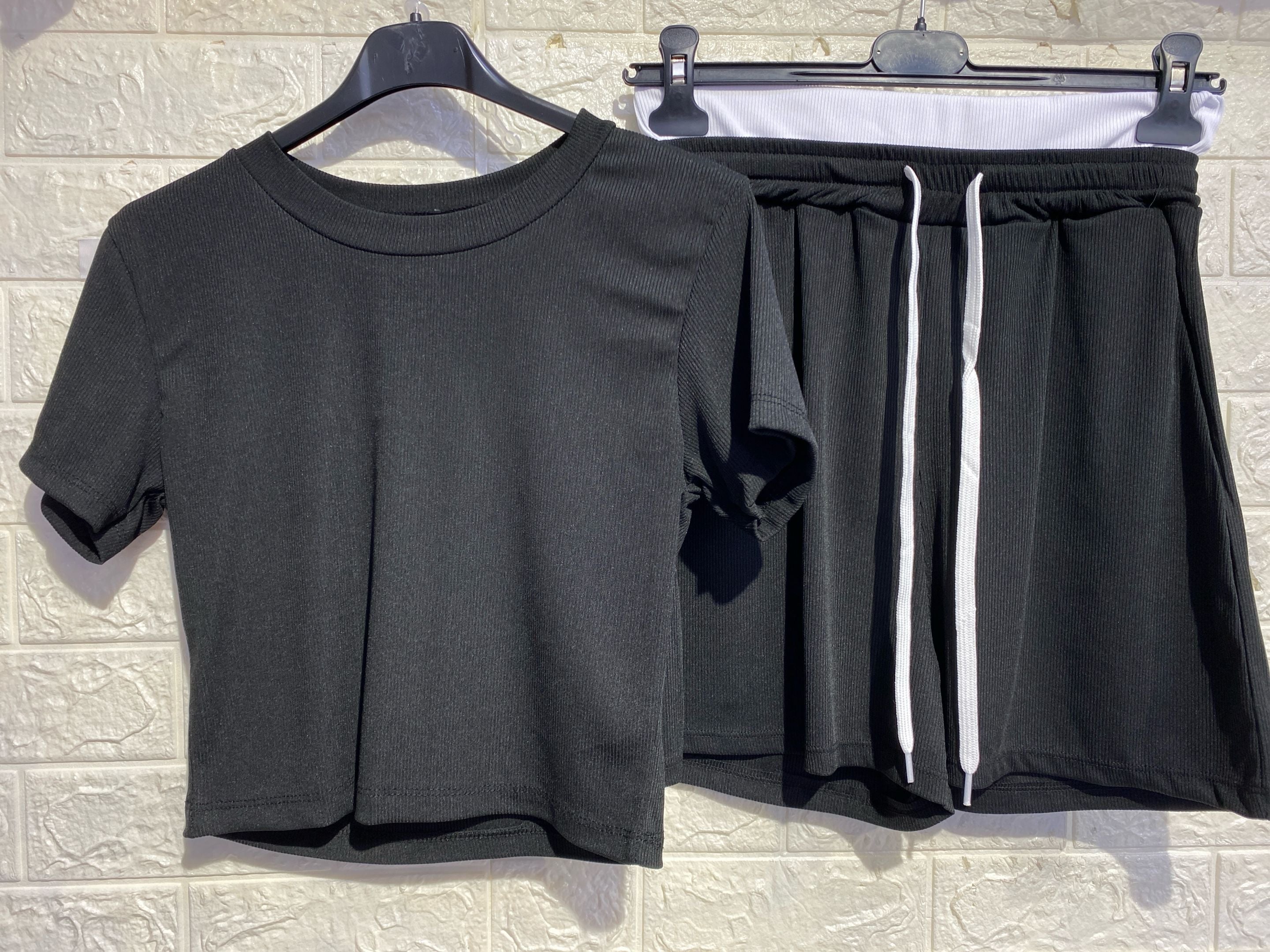 Completo "Chic & Comfy" – Top Crop e Shorts in Tessuto Rib