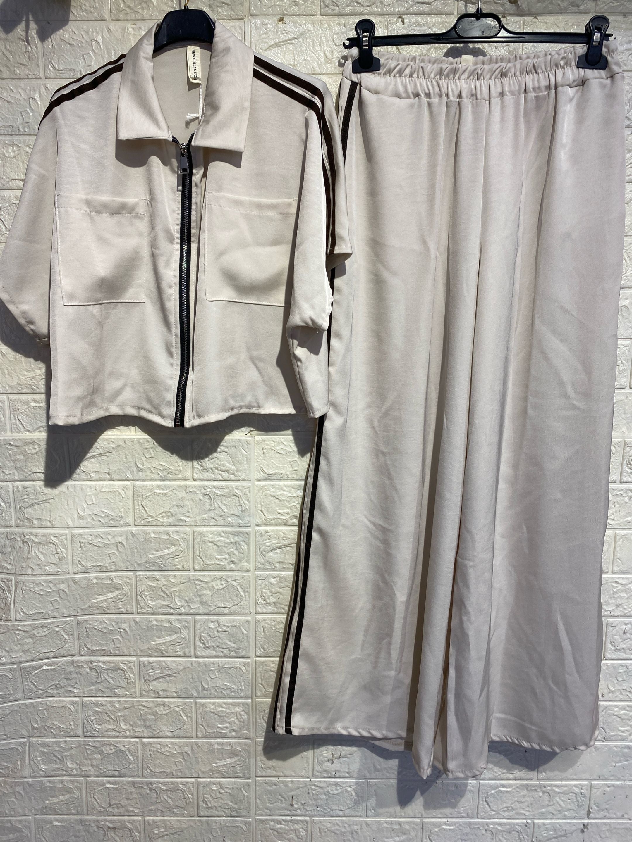 Set coordinato "Urban Chic" – Bianco con Profili a Contrasto