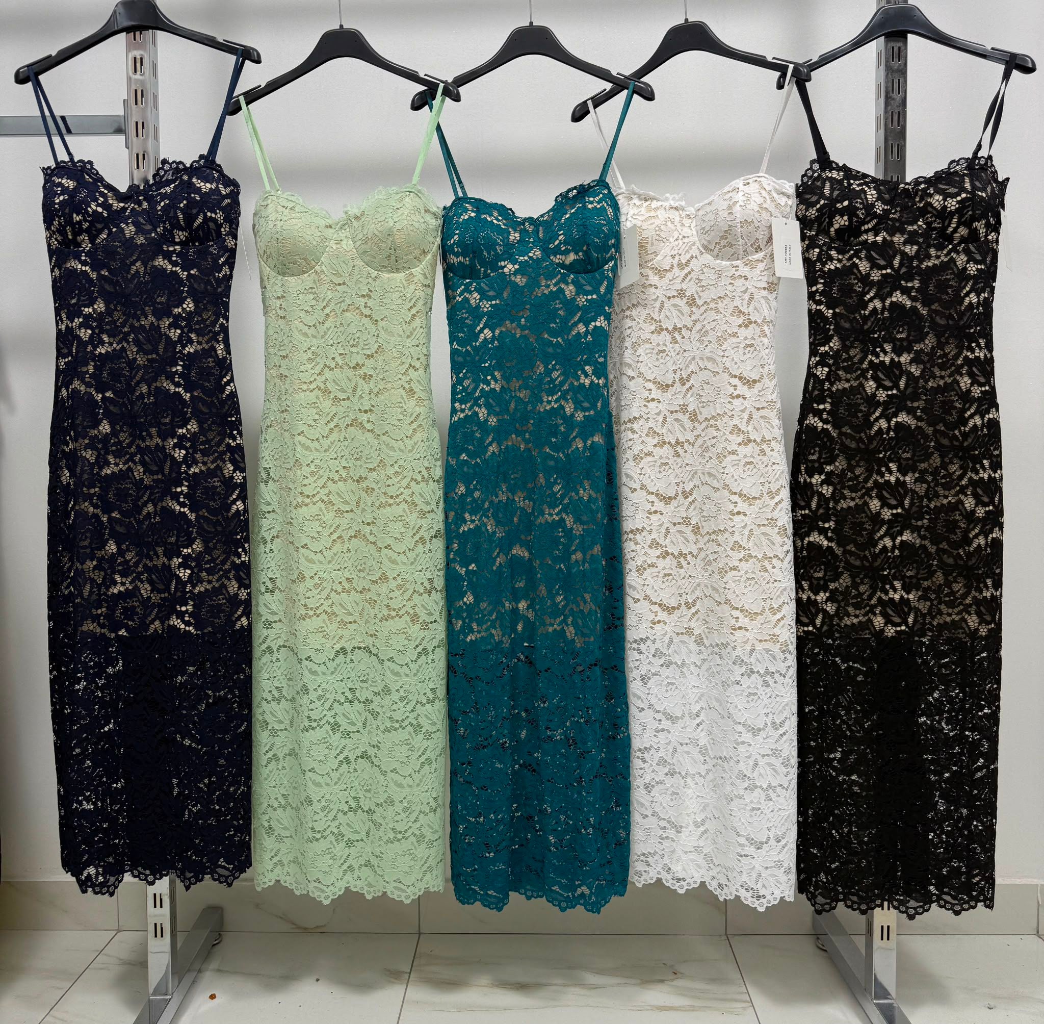 Abito Midi in Pizzo Elegance
