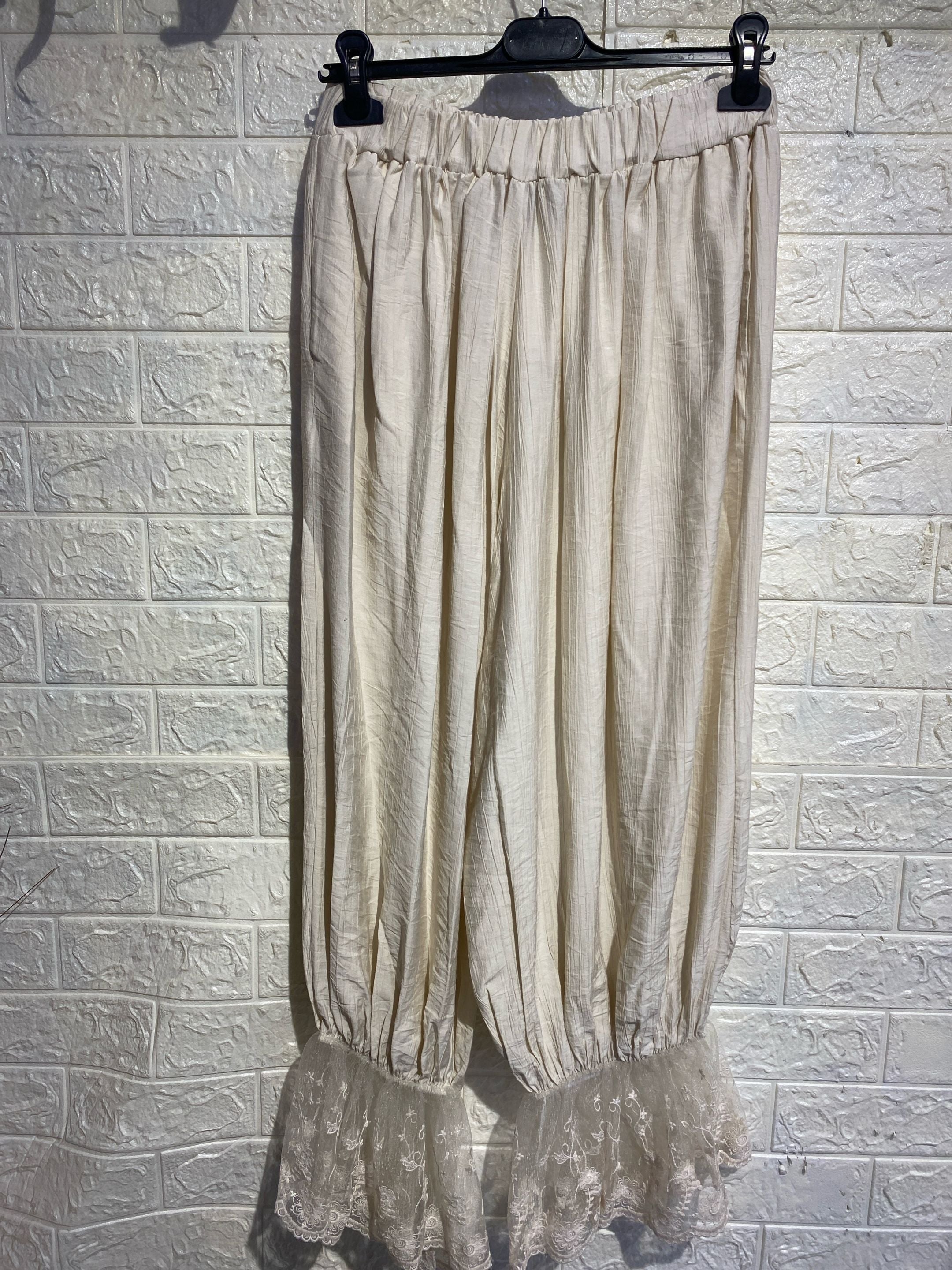 Pantaloni "Boho-Chic" a Gamba Larga con Dettaglio in Pizzo