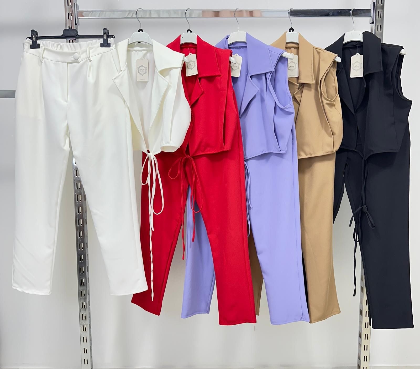 Coordinato "Chic Wrap" – Eleganza Contemporanea