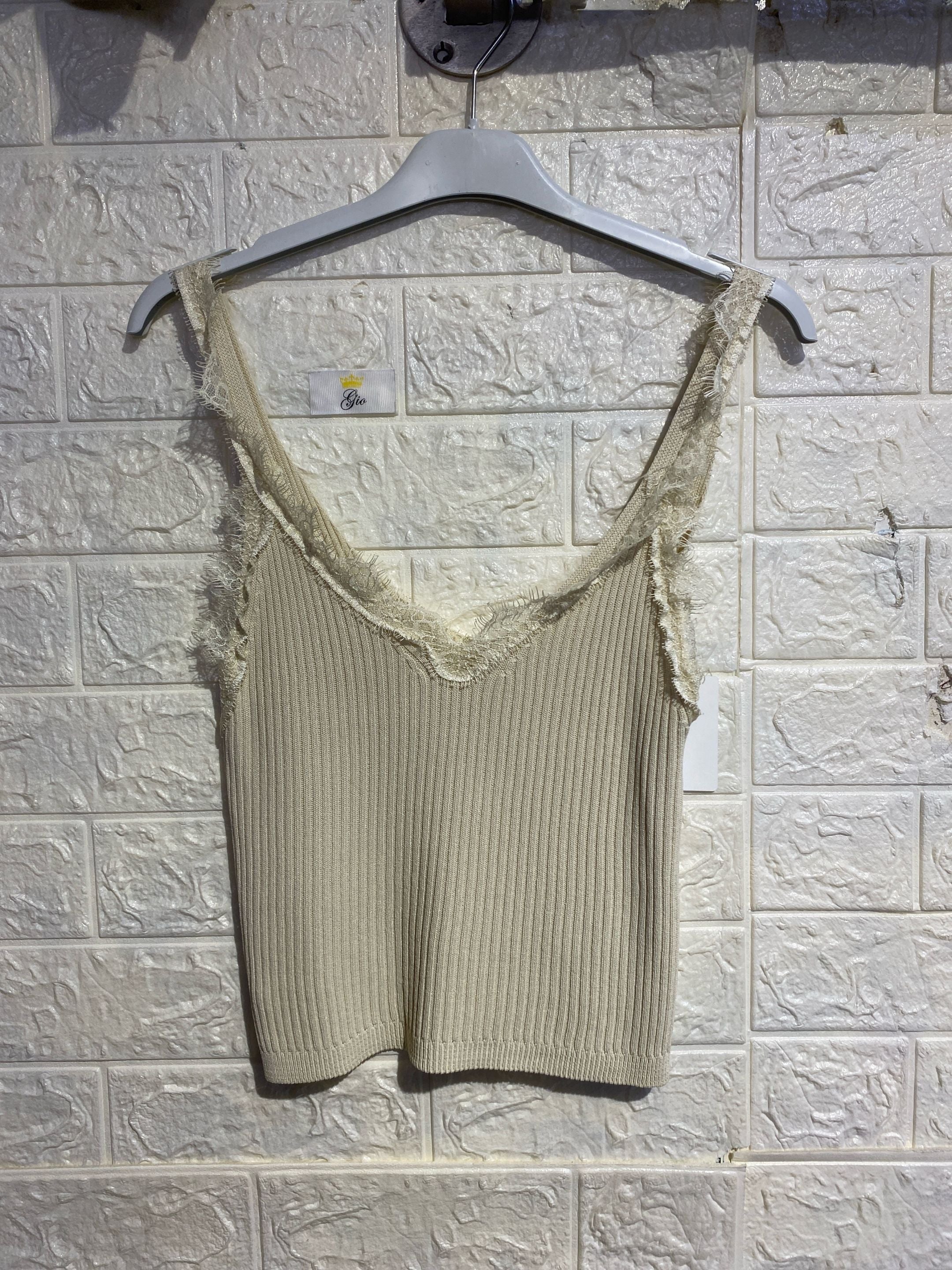 Top a Costine con Dettagli in Pizzo