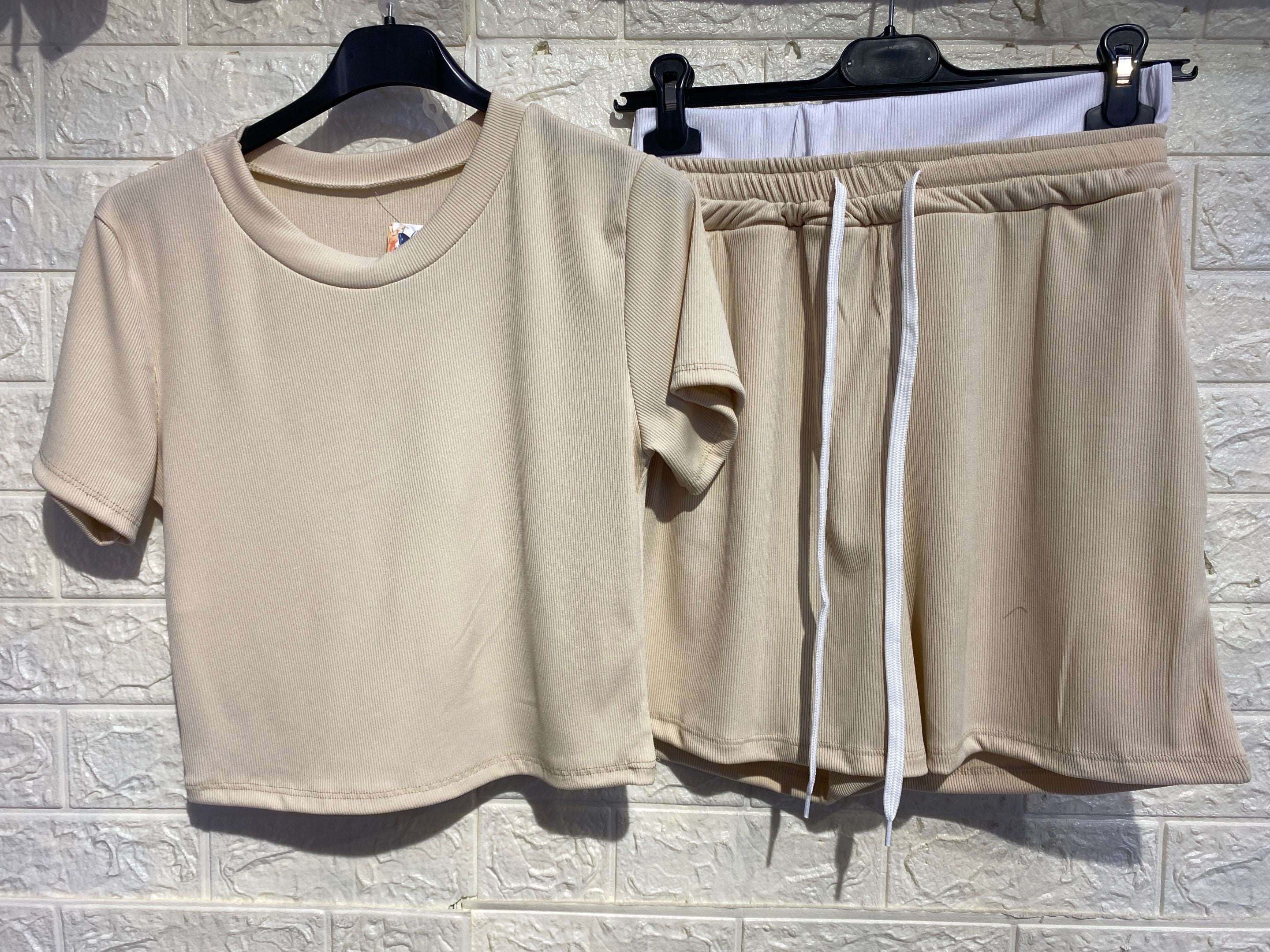 Completo "Chic & Comfy" – Top Crop e Shorts in Tessuto Rib