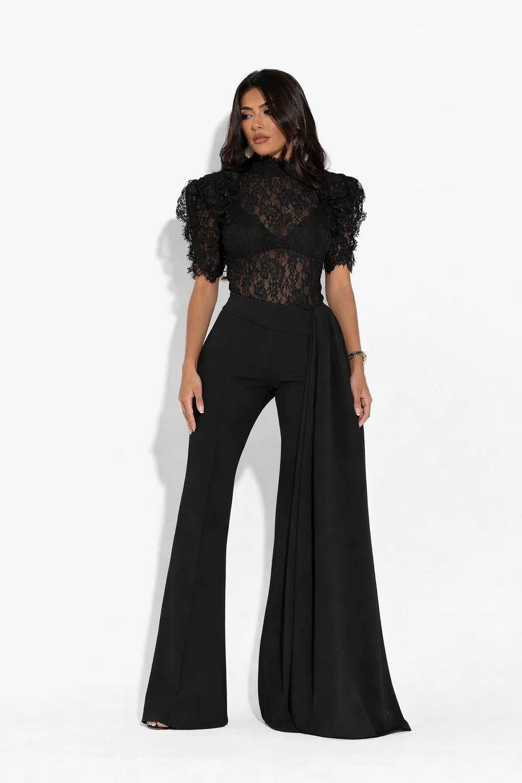 Jumpsuit "Ethereal Glam" – Eleganza Scultorea in Pizzo e Seta