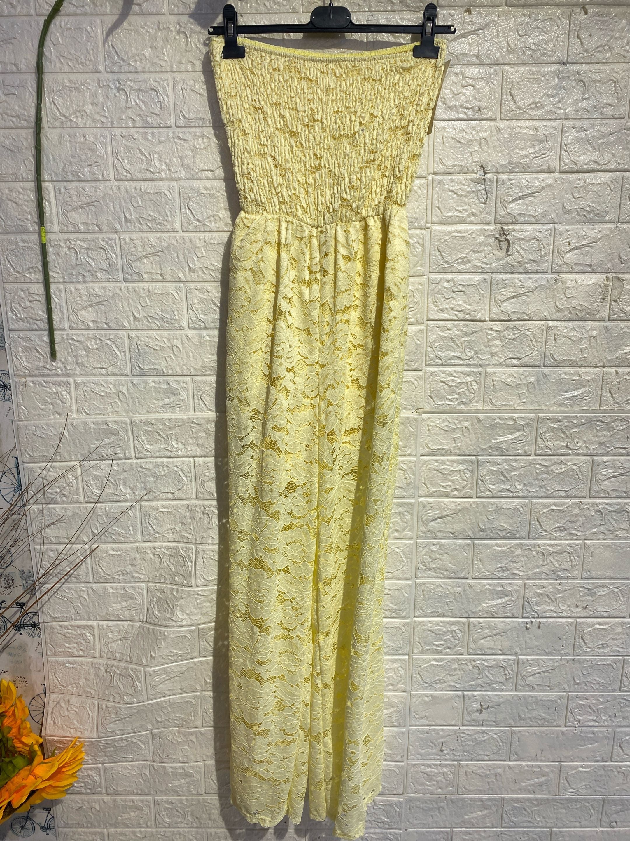 Tuta Intera Strapless in Pizzo – Eleganza e Sensualità