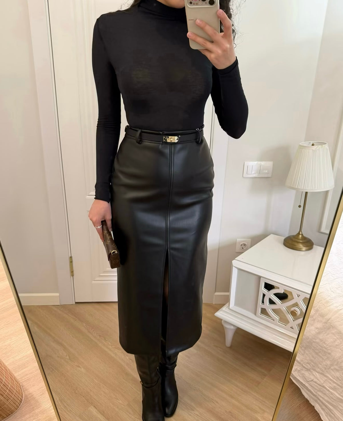 Gonna “Leather Chic”