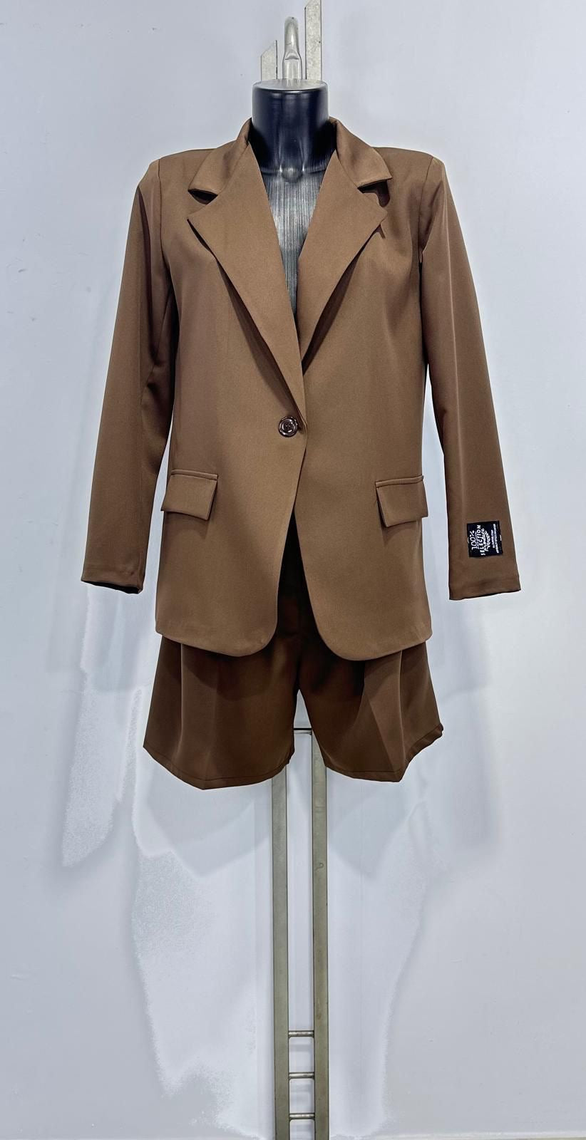 Tailleur "City Glam" – Blazer Oversize e Bermuda Sartoriali