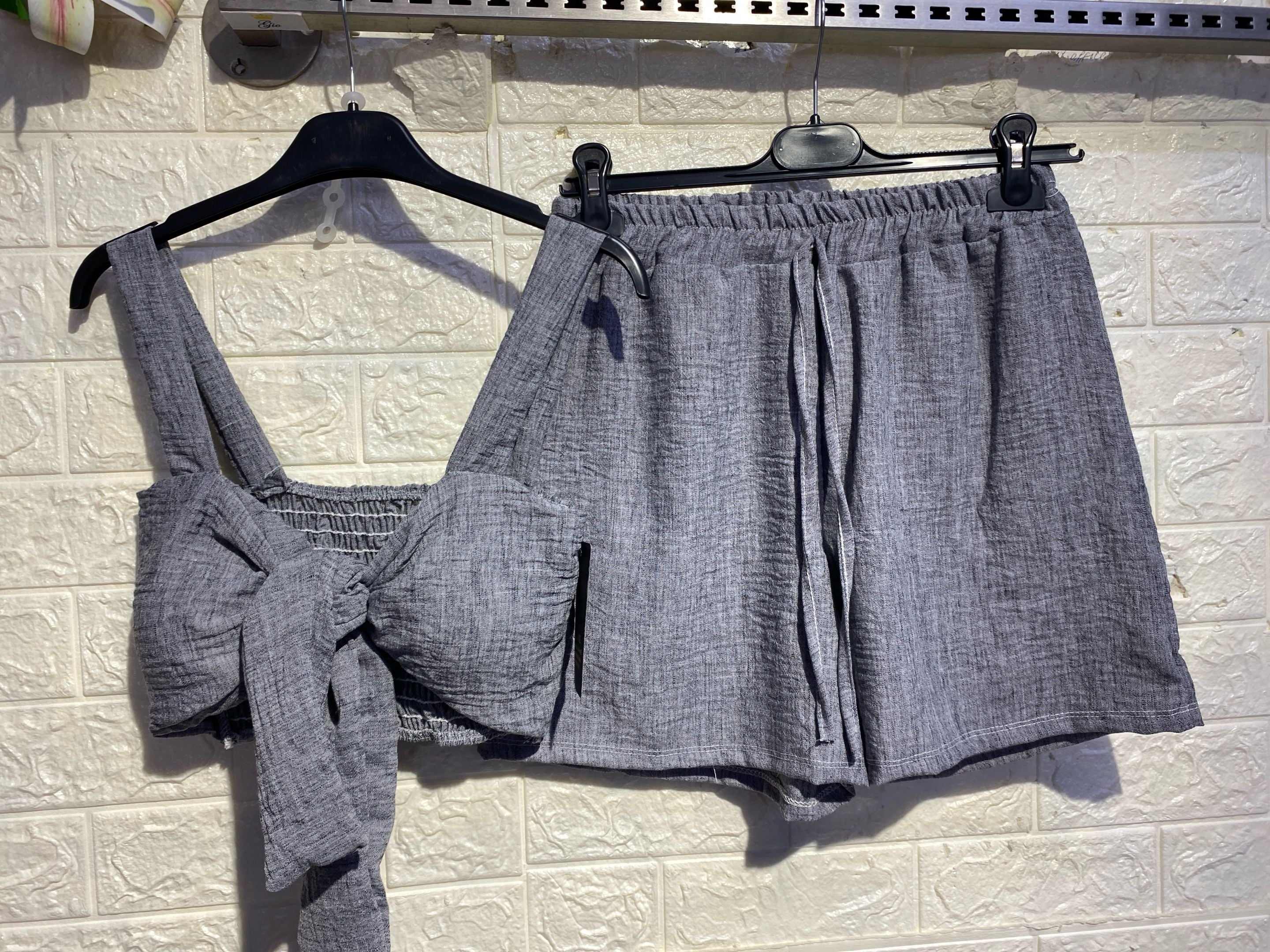 Completo Coordinato Co-ord: Crop Top con Nodo e Shorts