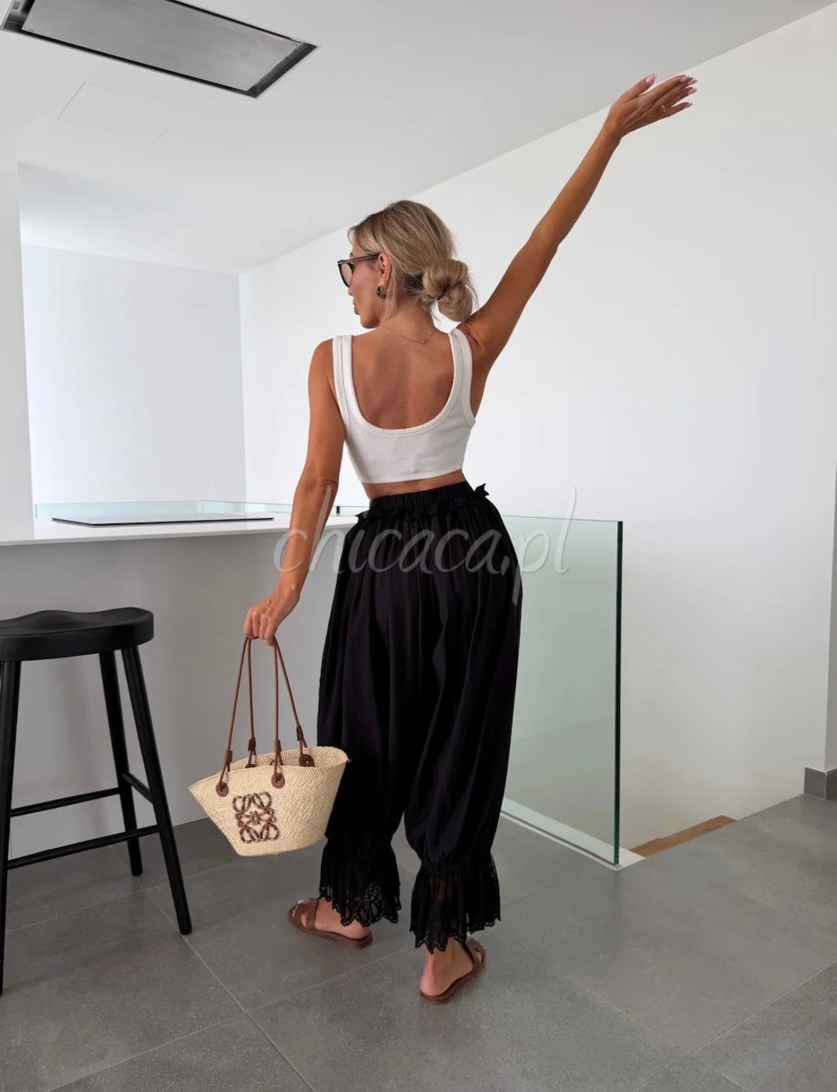 Pantaloni "Boho-Chic" a Gamba Larga con Dettaglio in Pizzo