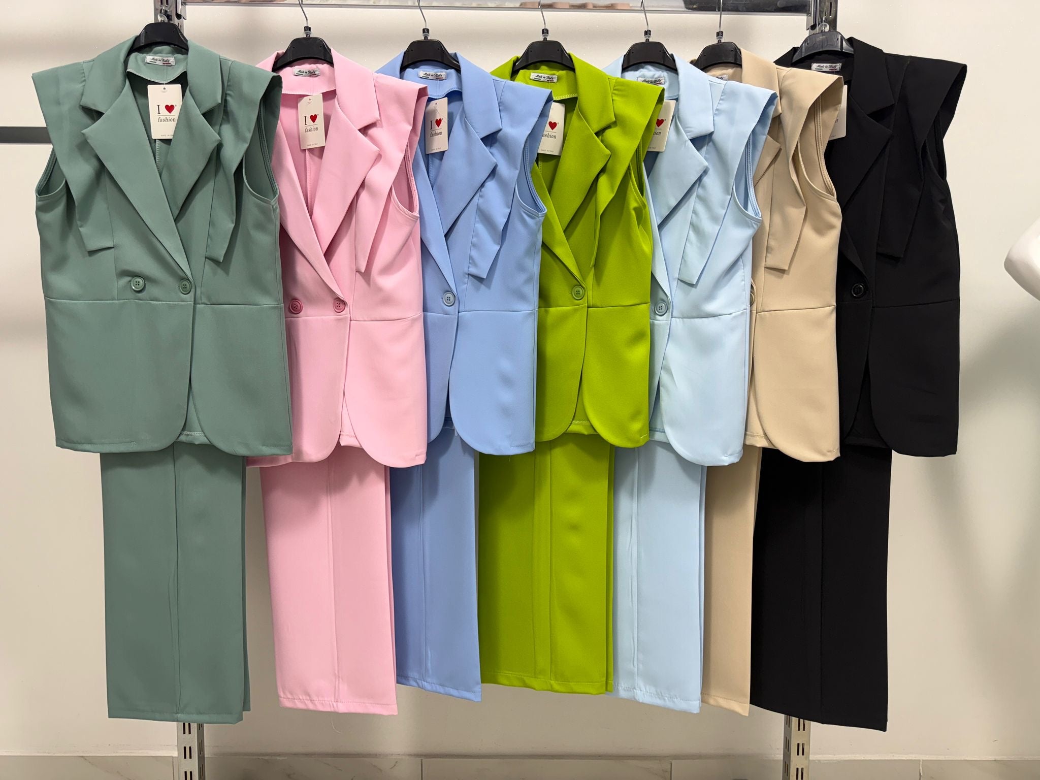 Tailleur Elegante Due Pezzi con Gilet Strutturato