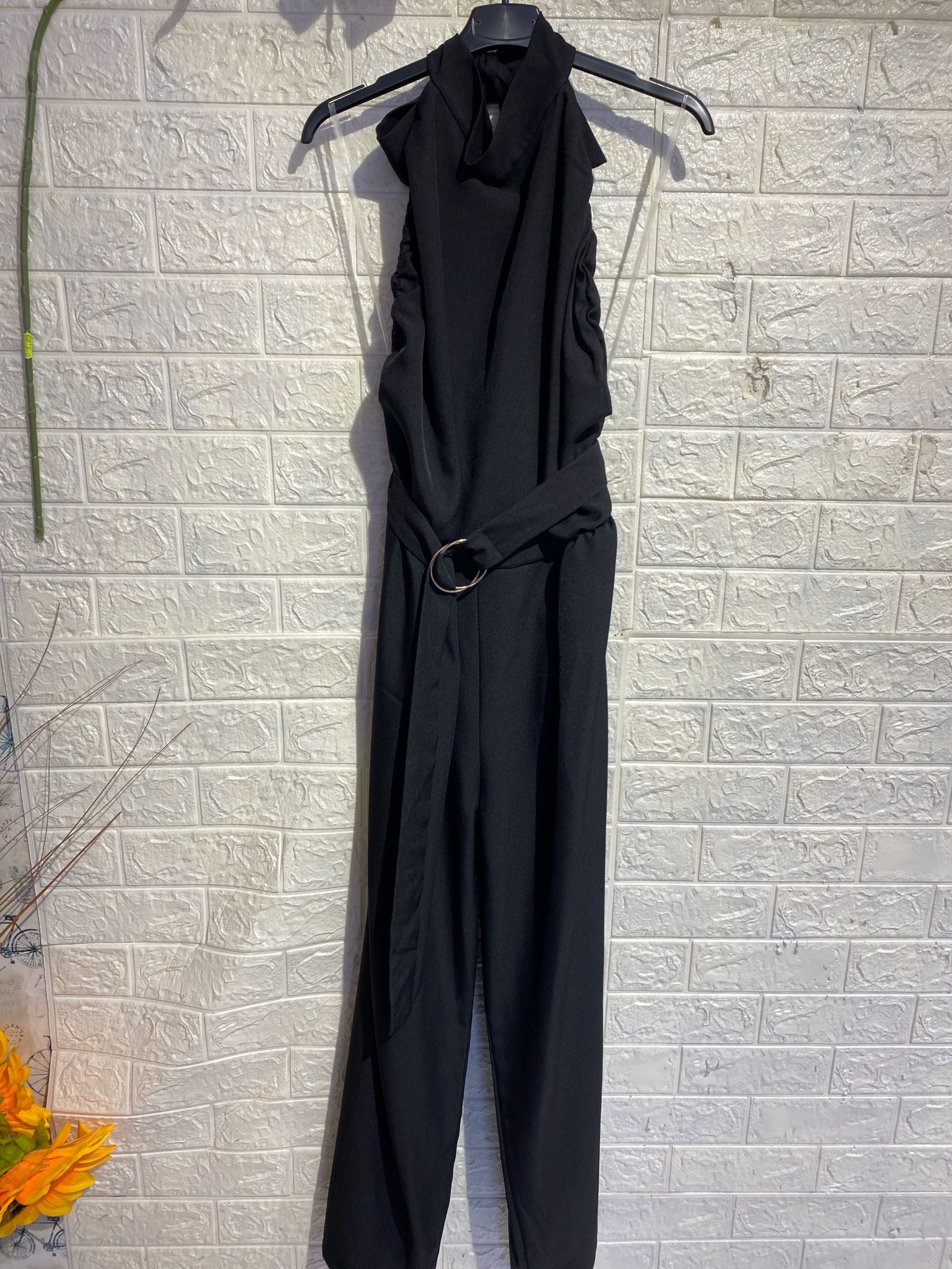 Jumpsuit "Elegance Noir" – Schiena Scoperta e Scollo Halter