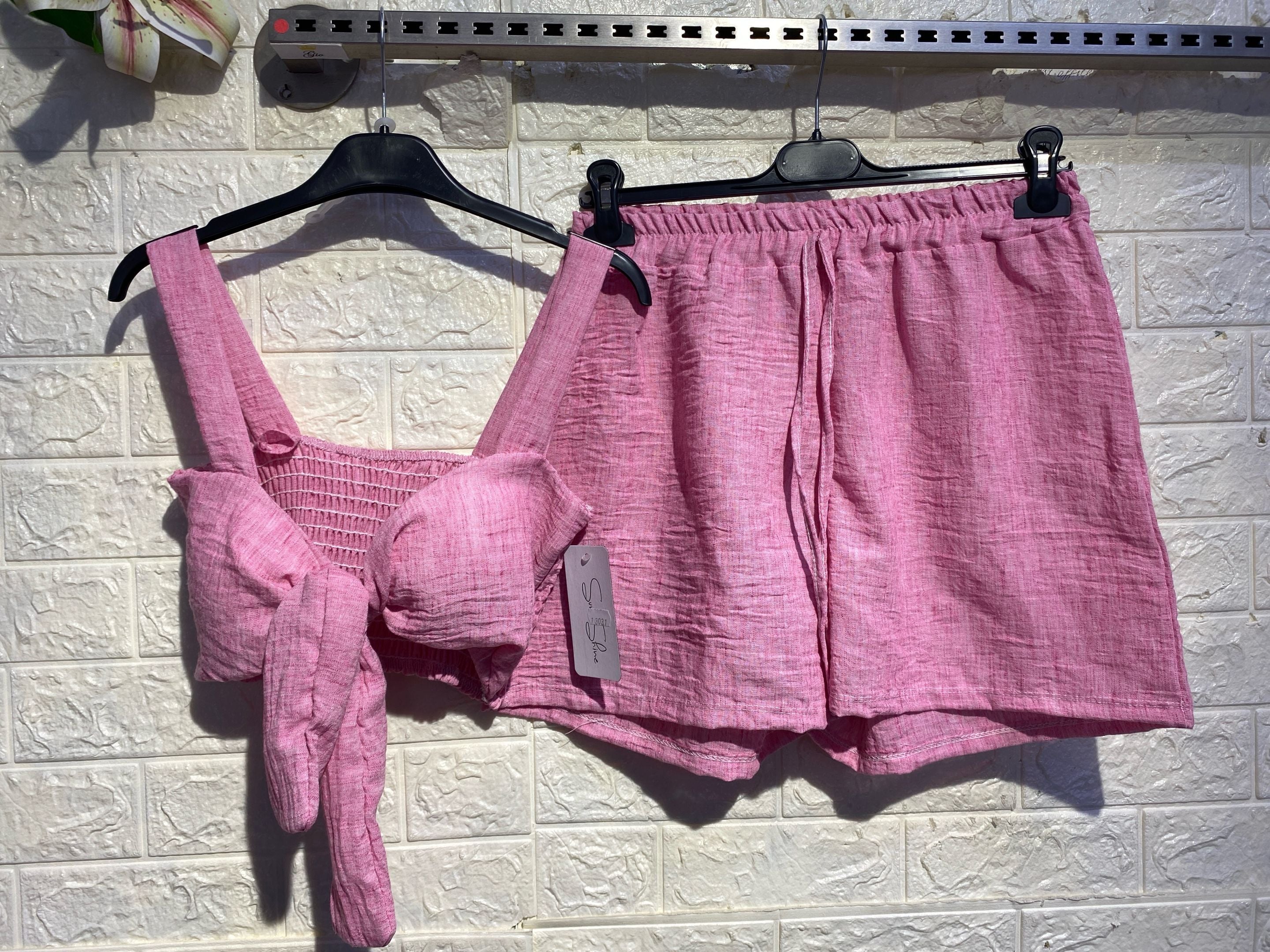 Completo Coordinato Co-ord: Crop Top con Nodo e Shorts