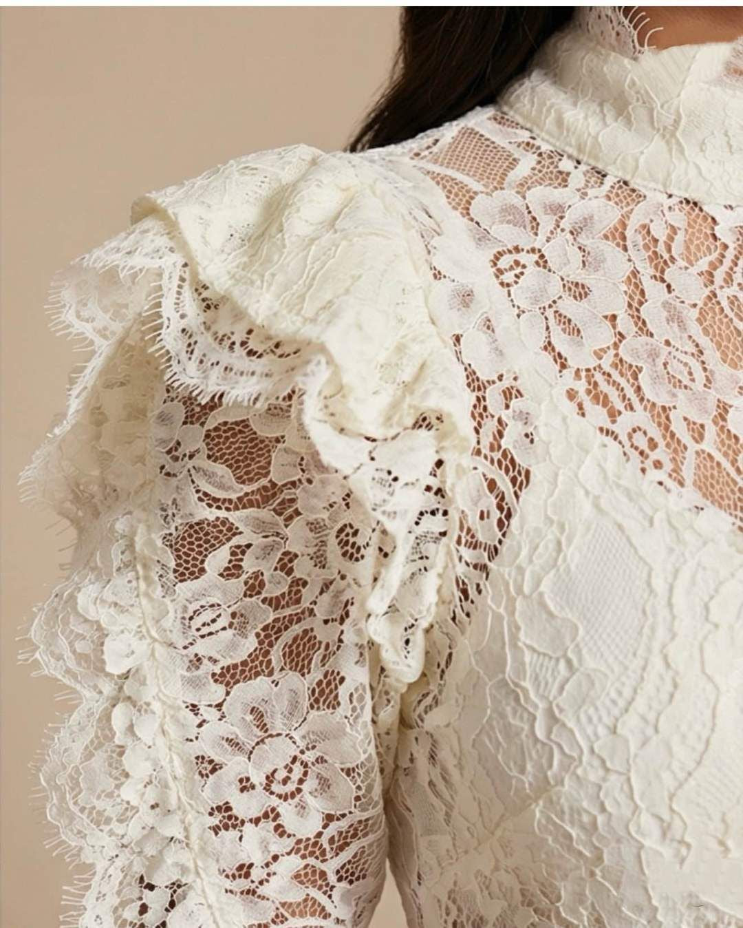 Jumpsuit "Ethereal Glam" – Eleganza Scultorea in Pizzo e Seta