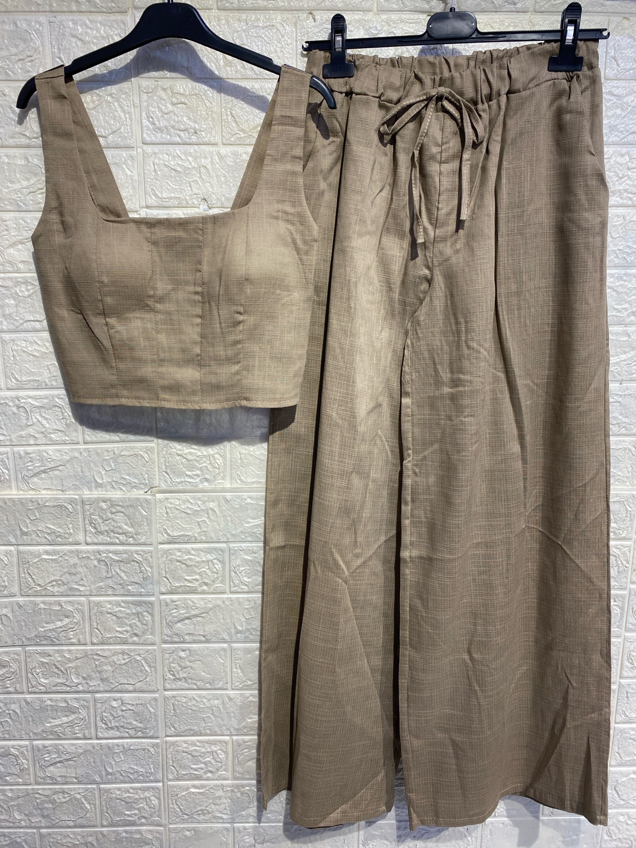 Completo "Chic Essence" – Top a Bustino e Pantaloni Wide Leg
