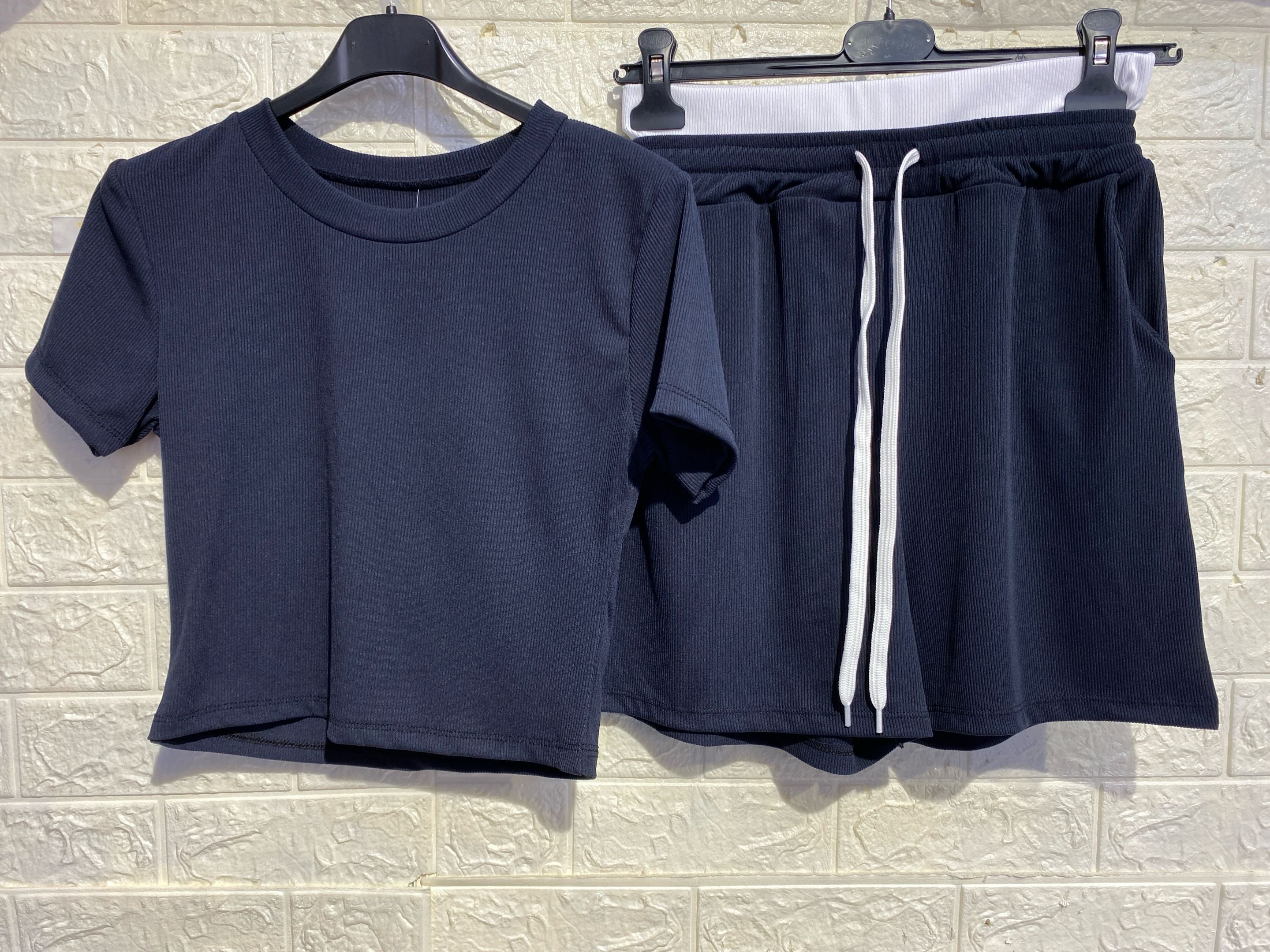 Completo "Chic & Comfy" – Top Crop e Shorts in Tessuto Rib