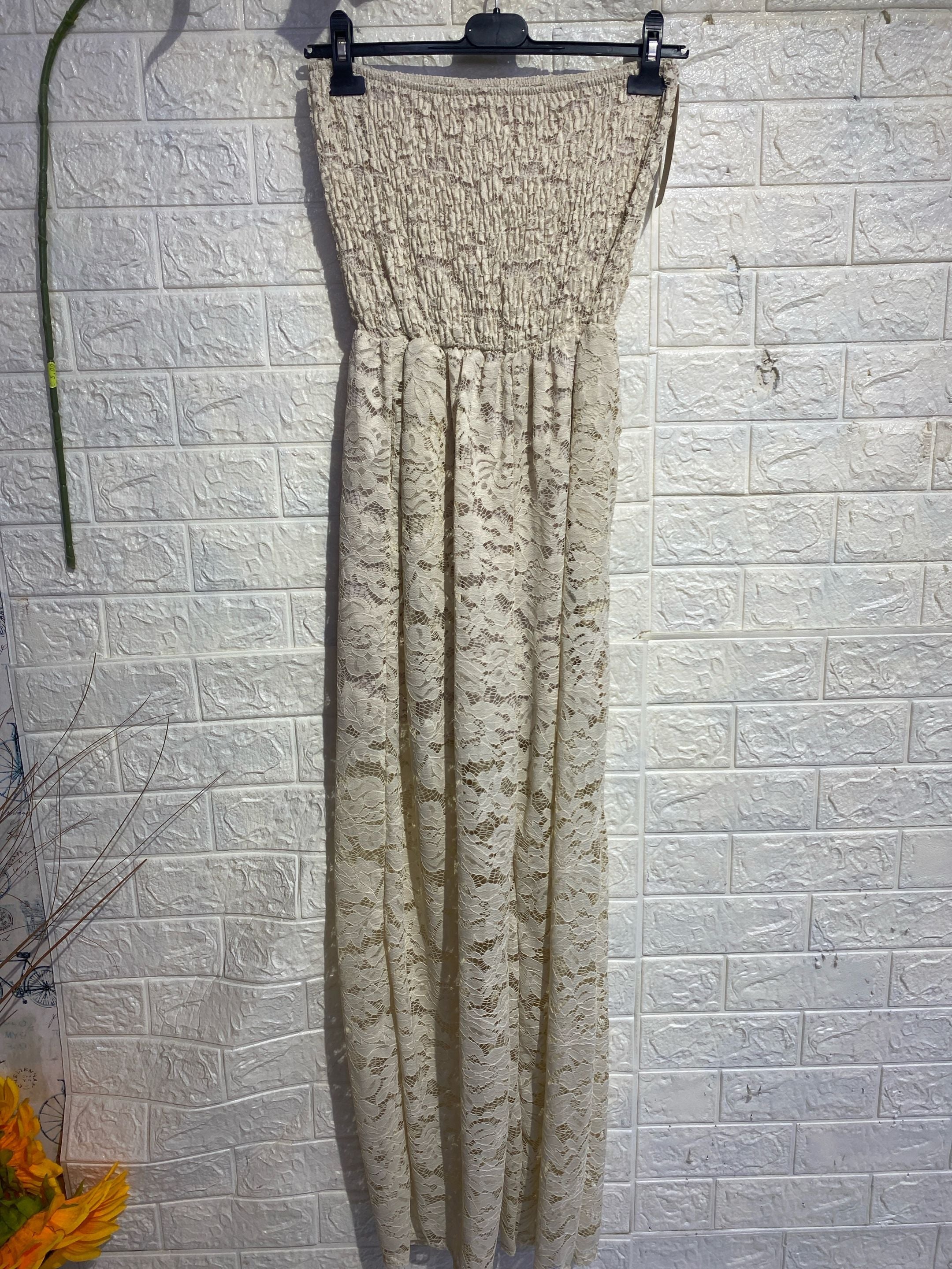 Tuta Intera Strapless in Pizzo – Eleganza e Sensualità
