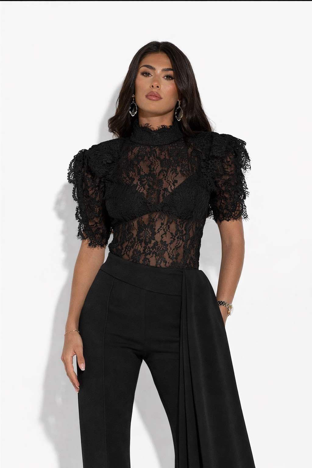 Jumpsuit "Ethereal Glam" – Eleganza Scultorea in Pizzo e Seta