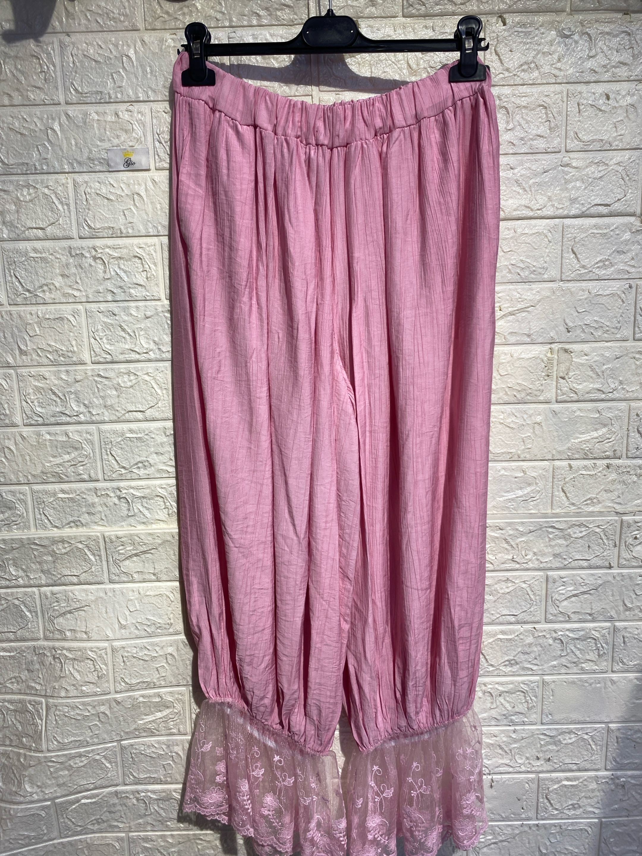 Pantaloni "Boho-Chic" a Gamba Larga con Dettaglio in Pizzo